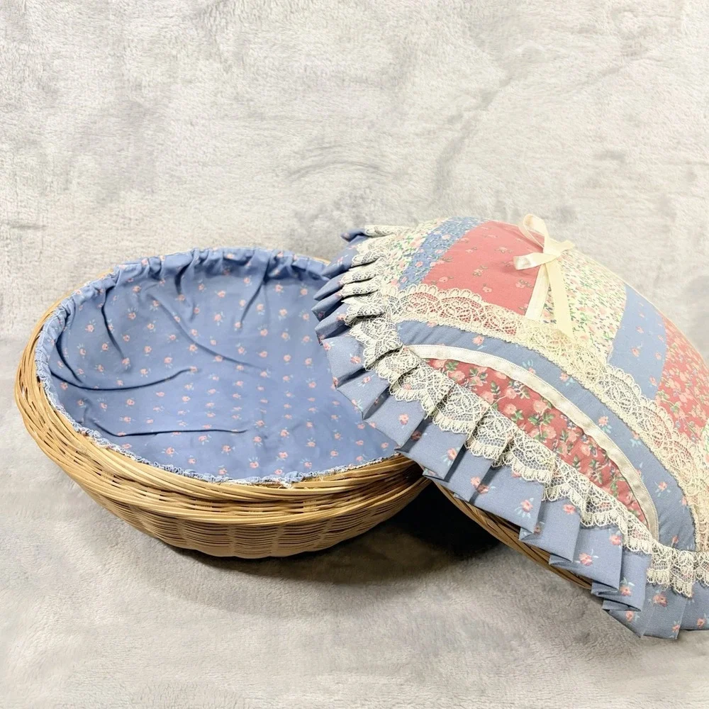 Vintage‎ 80's Wicker Sewing Basket Fabric Pillow Top Lace Lift Top